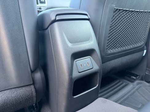 Used 2025 Hyundai Venue Limited FWD image 32