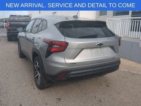 Used 2024 Chevrolet Trax RS FWD image 4