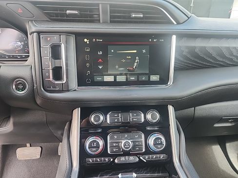 Used 2023 GMC Yukon Denali AWD/4WD image 17