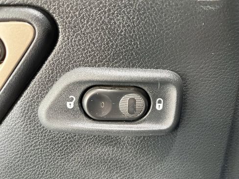 Used 2016 Jeep Wrangler Unlimited Sahara image 22