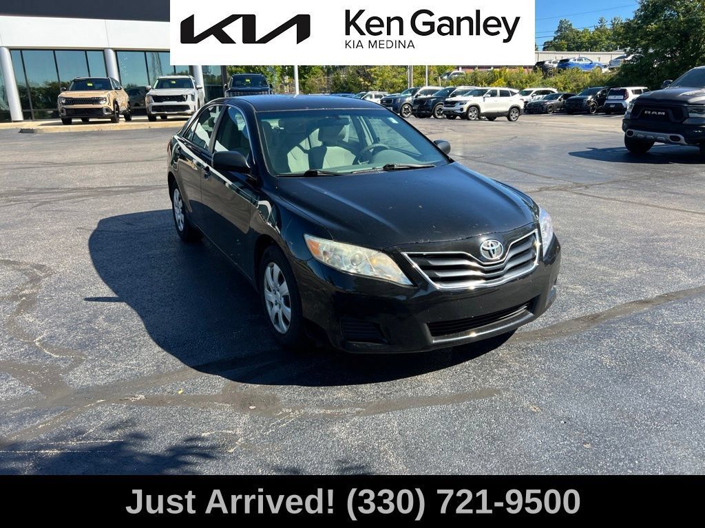 Used 2011 Toyota Camry LE FWD image 3
