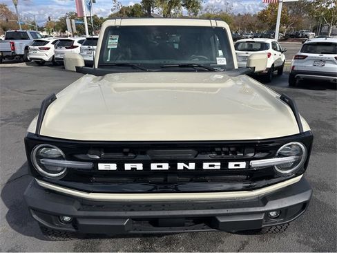 New 2025 Ford Bronco Outer Banks w/ Sasquatch Package image 2