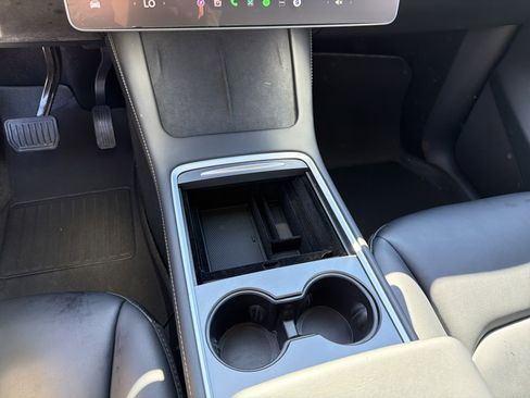 Used 2023 Tesla Model Y AWD image 31