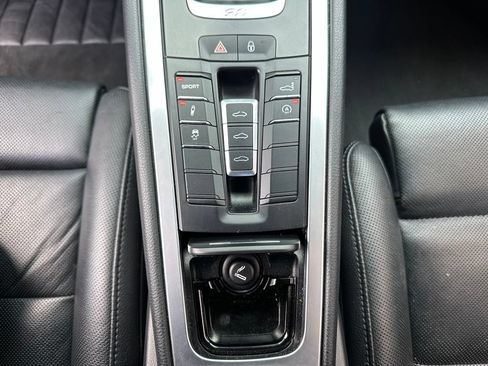 Certified 2018 Porsche 911 Carrera RWD image 28