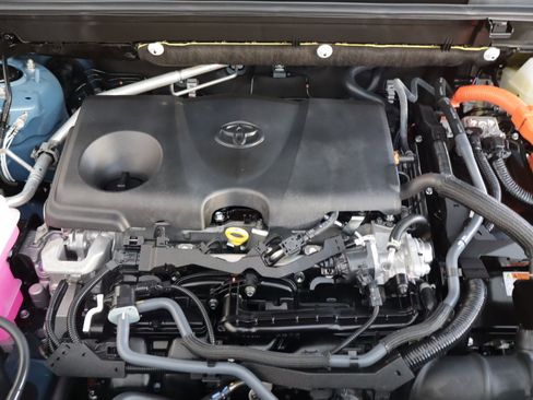 Used 2025 Toyota RAV4 SE image 30