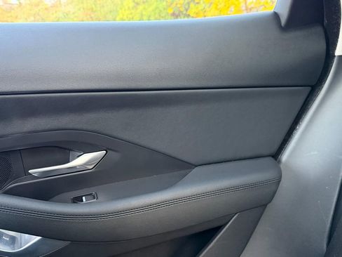 Used 2018 Jaguar E-PACE SE image 9