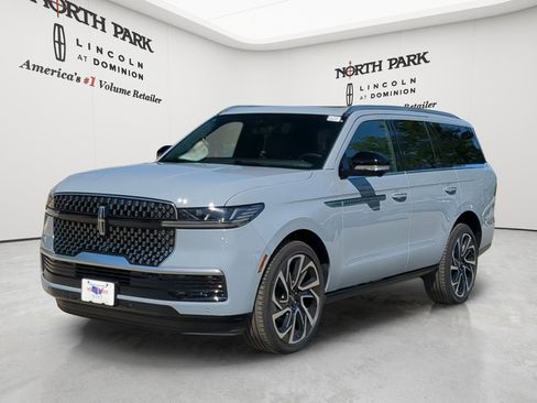 New 2026 Lincoln Navigator Reserve AWD/4WD image 7
