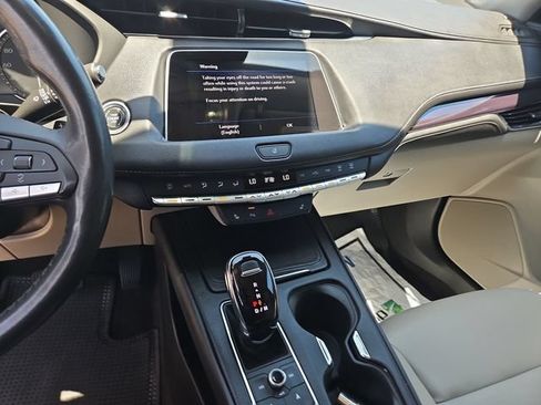 Used 2023 Cadillac XT4 Luxury w/ Cold Weather Package FWD image 11