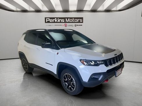Certified 2025 Jeep Compass Trailhawk AWD/4WD image 7