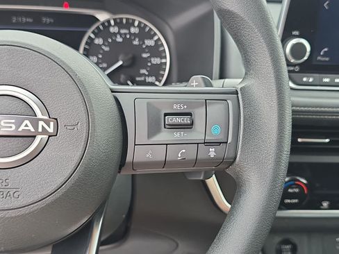 Used 2024 Nissan Rogue SV AWD/4WD image 29