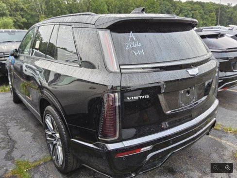 Certified 2026 Cadillac Vistiq Platinum w/ LPO, Floor Liner Package AWD/4WD image 4