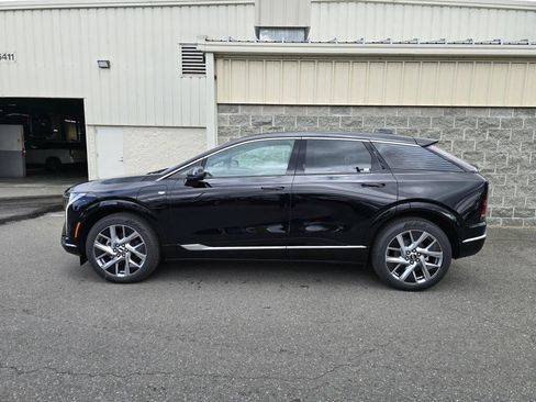 New 2026 Cadillac Optiq Luxury 2 AWD/4WD image 3