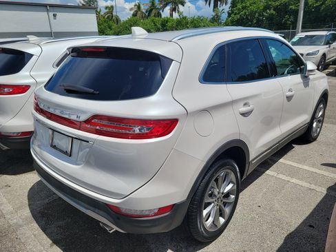 Used 2019 Lincoln MKC Select w/ Select Plus Package FWD image 3