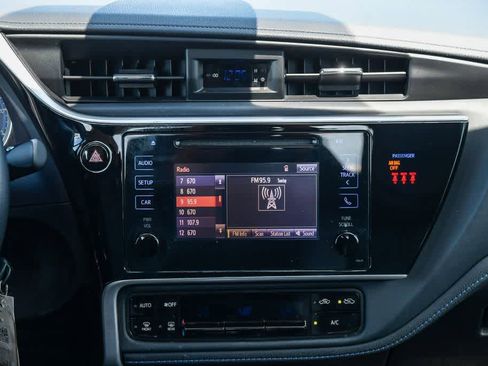 Used 2018 Toyota Corolla SE w/ Carpet Mat Package (TMS) FWD image 13