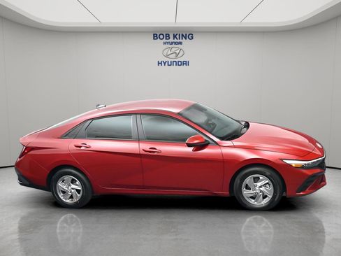 New 2026 Hyundai Elantra SE FWD image 7