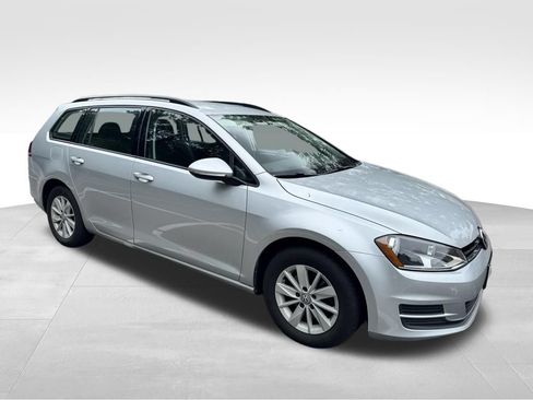 Used 2017 Volkswagen Golf SportWagen FWD image 6