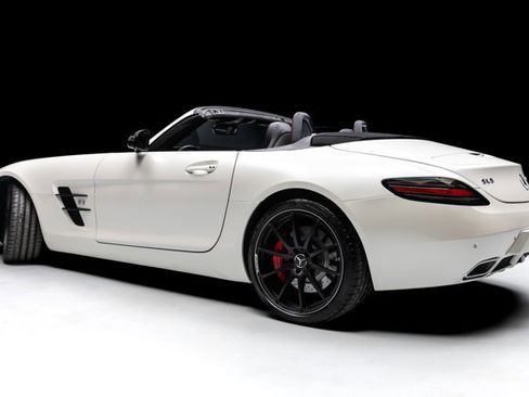 Used 2014 Mercedes-Benz SLS AMG image 22