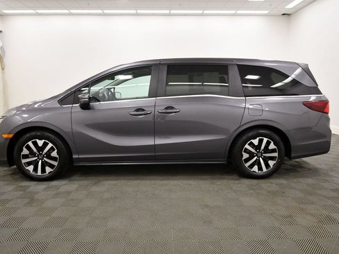 Certified 2025 Honda Odyssey EX-L image 4