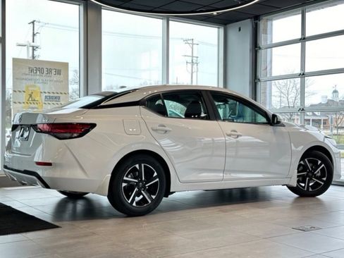 Certified 2025 Nissan Sentra SV image 7