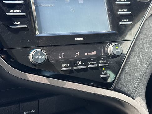 Used 2020 Toyota Camry SE FWD image 22