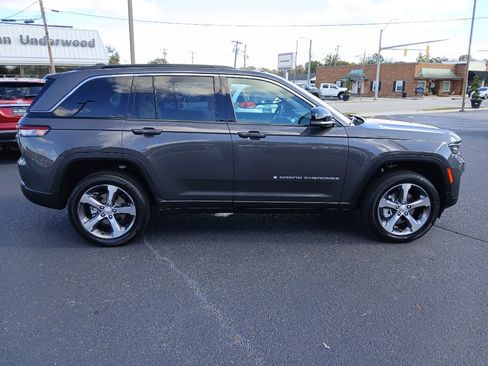 New 2025 Jeep Grand Cherokee Limited image 2