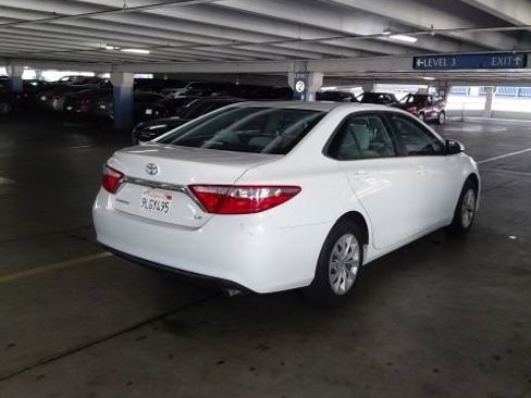 Used 2017 Toyota Camry LE FWD image 3