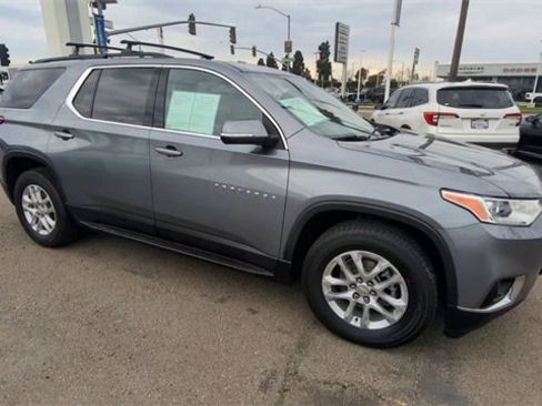 Certified 2021 Chevrolet Traverse LT image 2