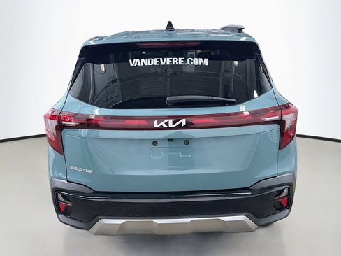 Used 2024 Kia Seltos EX FWD image 8