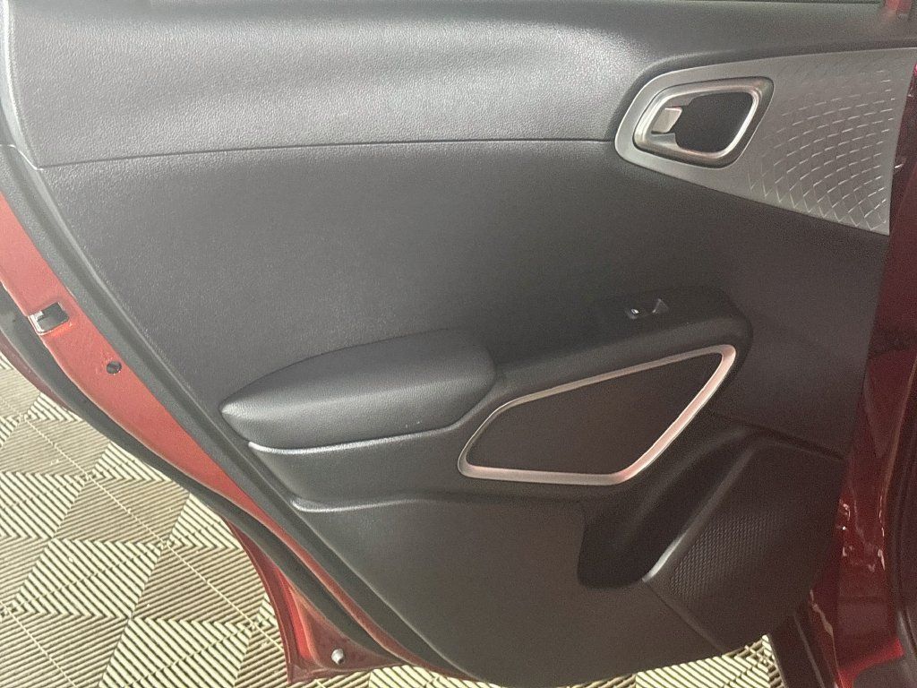 Used 2025 Kia Soul LX FWD image 18