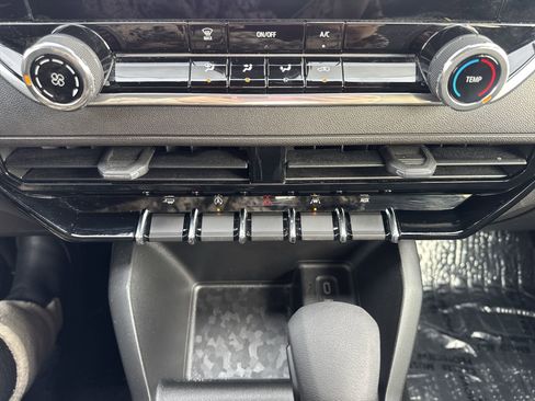 Used 2024 Chevrolet Colorado W/T image 19