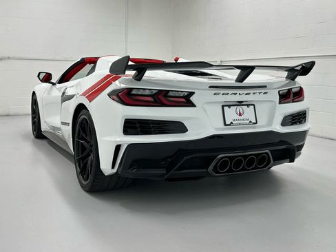 Used 2027 Chevrolet Corvette Grand Sport w/ Z52 Sport Performance Package RWD image 8