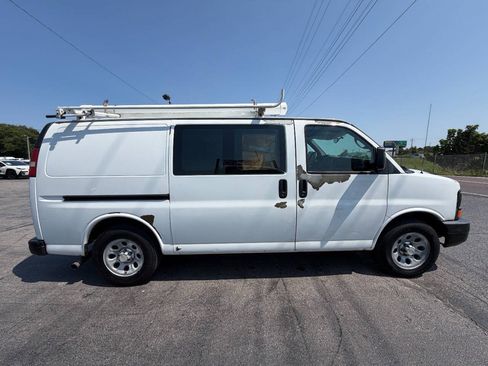 Used 2010 Chevrolet Express 1500 RWD image 5