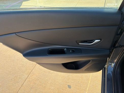 Used 2025 Hyundai Elantra SEL FWD image 14
