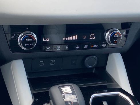 New 2025 Mitsubishi Outlander SE image 7