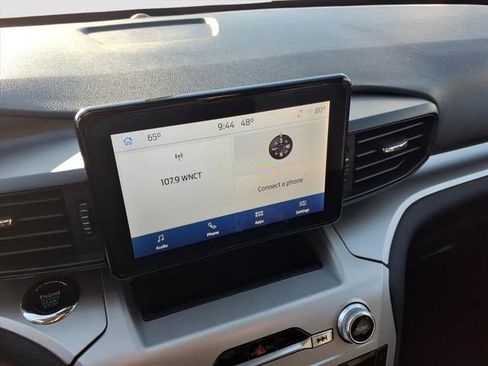 Used 2022 Ford Explorer XLT image 24