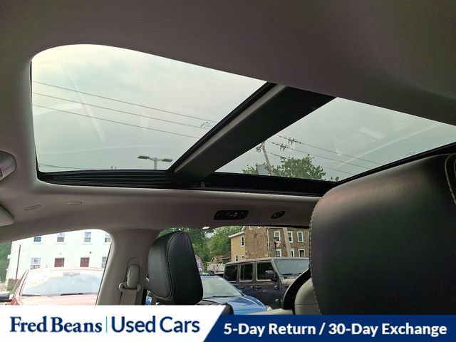 Used 2023 Chrysler Pacifica Limited FWD image 21