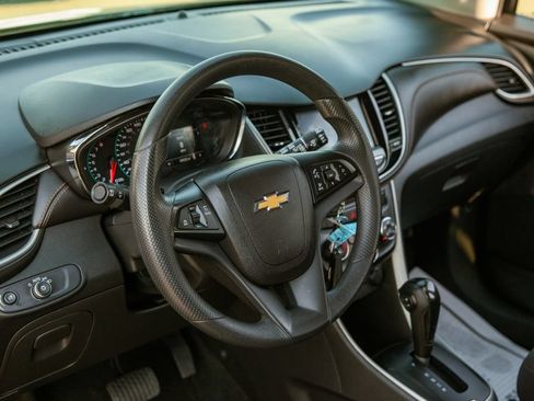Used 2022 Chevrolet Trax LS w/ Tint and Cruise Package AWD/4WD image 10