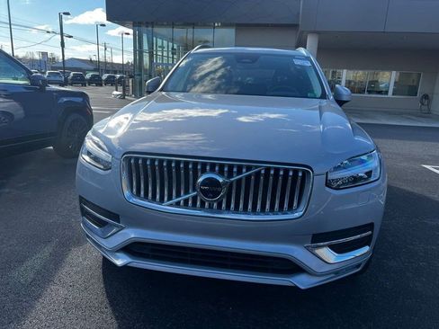 Used 2023 Volvo XC90 B5 Plus image 2