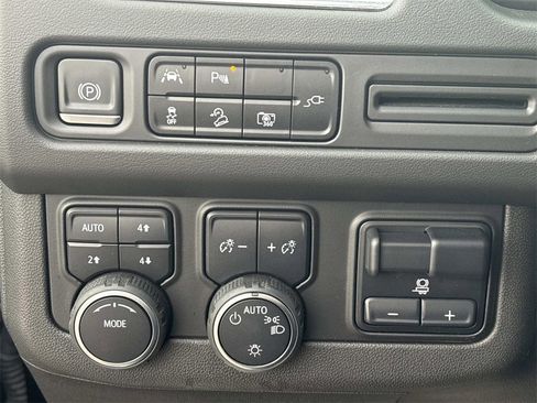 Used 2022 Chevrolet Tahoe Z71 w/ Luxury Package image 29