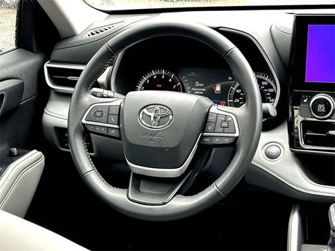 New 2025 Toyota Highlander XLE image 31