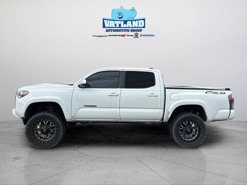 Used 2020 Toyota Tacoma TRD Sport AWD/4WD image 2