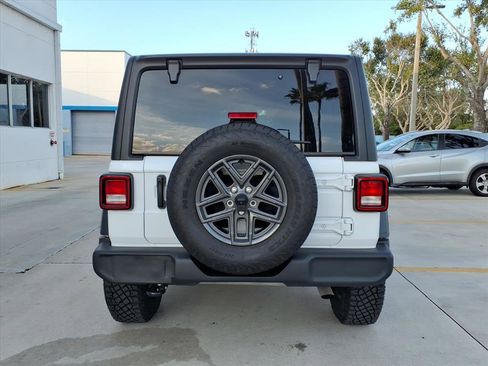 Used 2025 Jeep Wrangler Sport S image 5