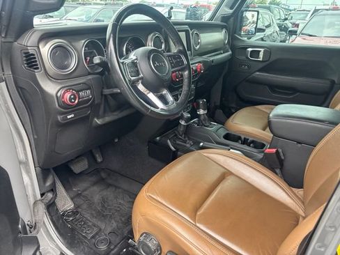 Used 2021 Jeep Gladiator Rubicon w/ LED Lighting Group AWD/4WD image 28