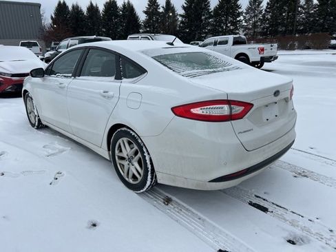 Used 2014 Ford Fusion SE image 2