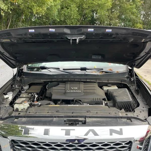 Used 2018 Nissan Titan SV AWD/4WD image 32