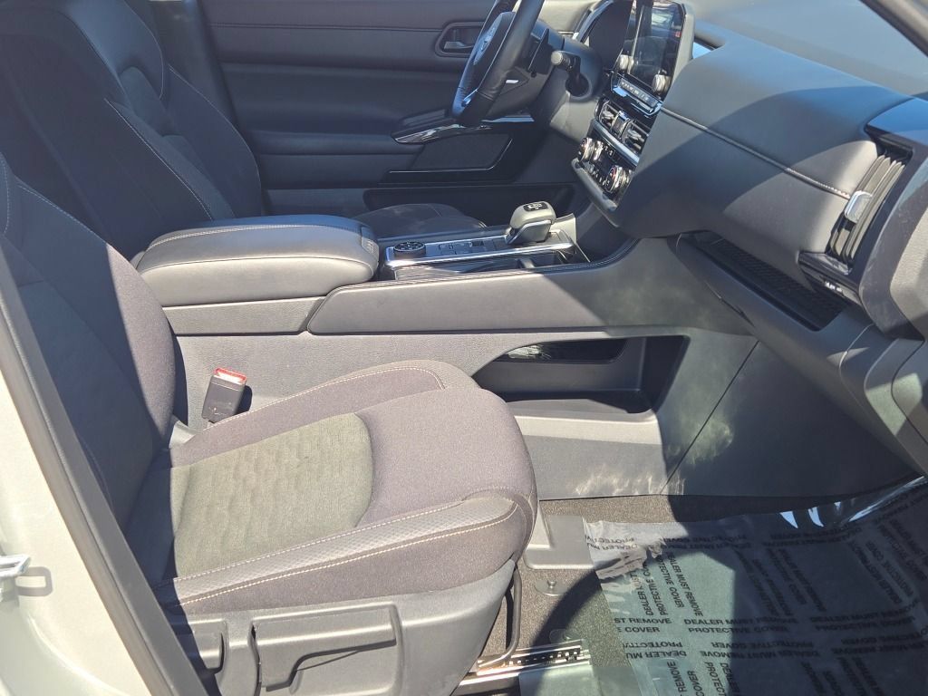 Used 2025 Nissan Pathfinder SV AWD/4WD image 5
