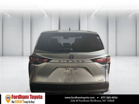 Used 2021 Toyota Sienna LE FWD image 6