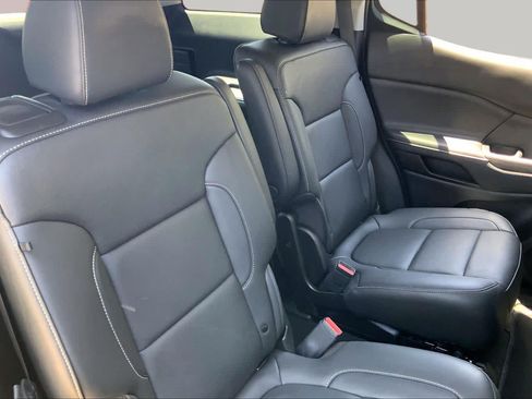 Used 2023 GMC Acadia SLT w/ Elevation Edition FWD image 19