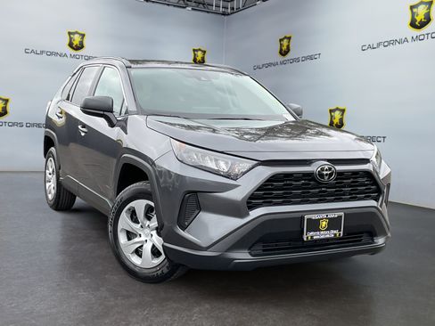 Used 2021 Toyota RAV4 LE FWD image 3