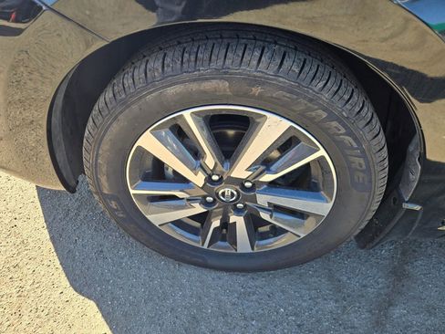 Used 2020 Nissan Versa SV image 29